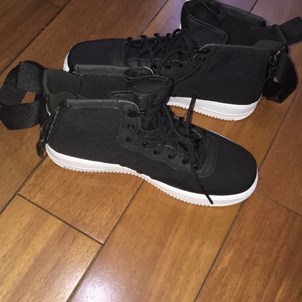 BRAND NEW NIKE SF AIR FORCE 1 MID ladies 8/8.5